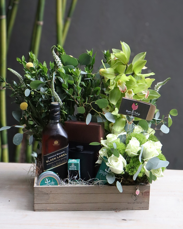 Gourmet Gift Box w. Beard Grooming Kit & Whisky Bottle