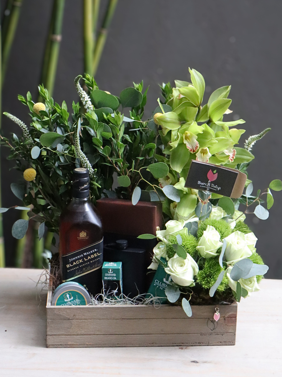 Gourmet Gift Box w. Beard Grooming Kit & Whisky Bottle