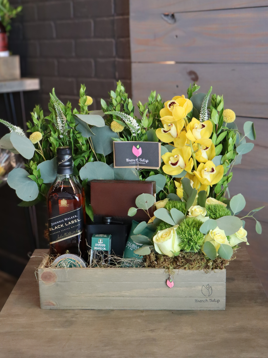 Gourmet Gift Box w. Beard Grooming Kit & Whisky Bottle